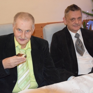 Pan Zbyszek z Panem Maćkiem podczas kolacji wigilijnej